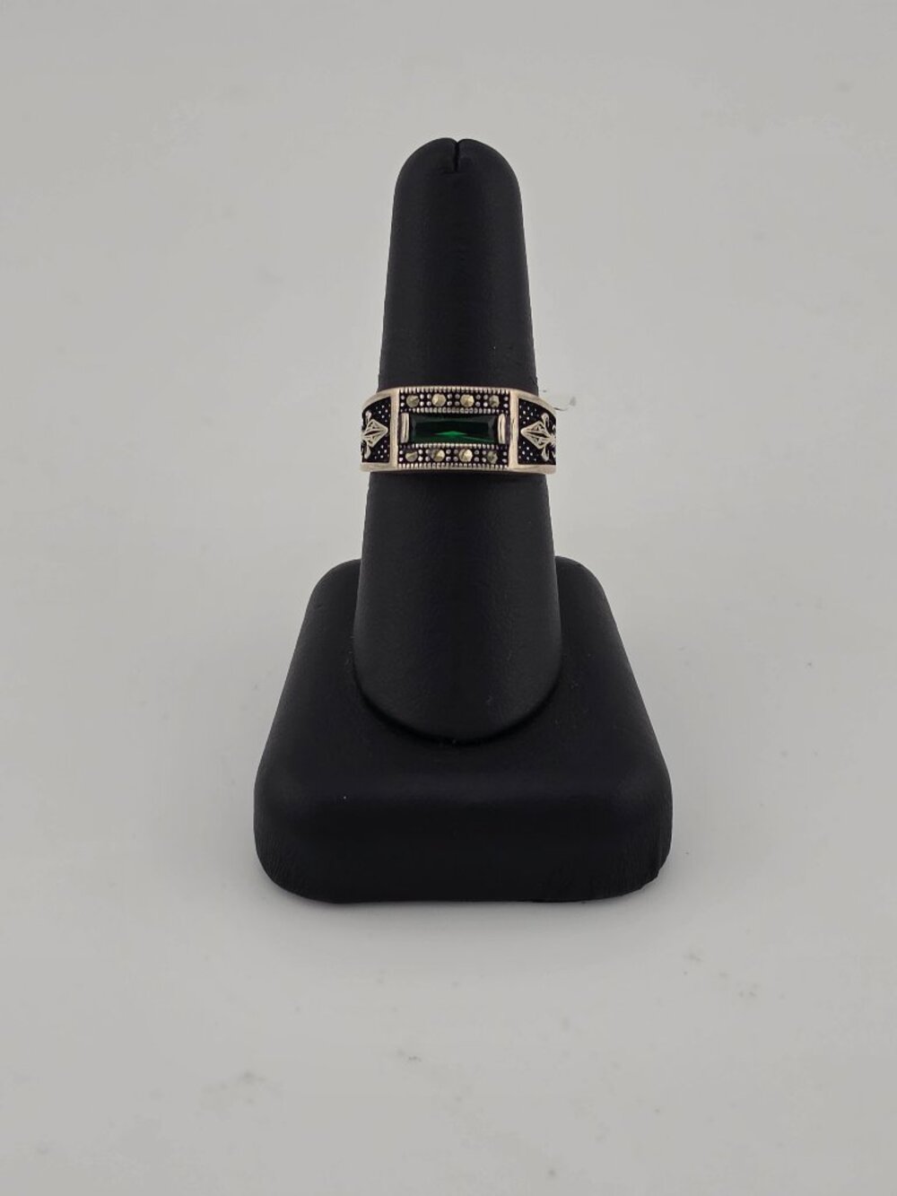Brand New Sterling Silver 925 Green Gemstone Ring